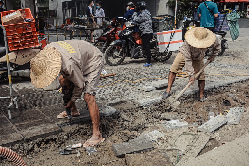 anh-duong-vu-trong-phung-thi-c244ng-tro-lai-sau-nghi-dich-covid-19_4.jpg