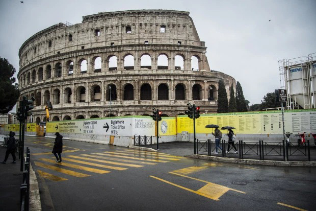 Ảnh hưởng dịch virus corona, hàng loạt điểm đến nổi tiếng ở Italy phải chịu cảnh “vắng tanh” chưa từng thấy trong lịch sử - Ảnh 1.