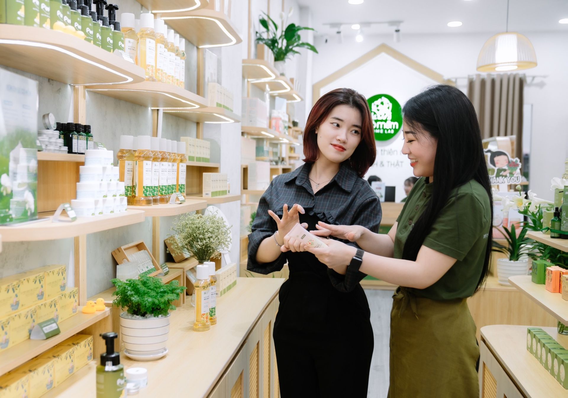 Từ người làm dược đến xây dựng thương hiệu: Cỏ Mềm chọn “làm thật”