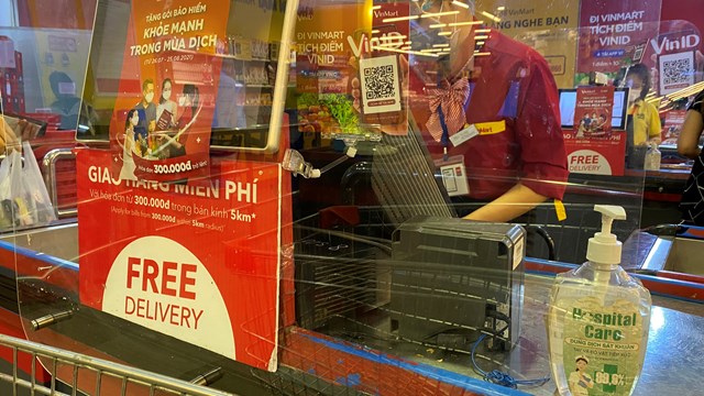 [ẢNH] Một số siêu thị Vinmart mở cửa trở lại, tăng cường biện pháp phòng dịch 