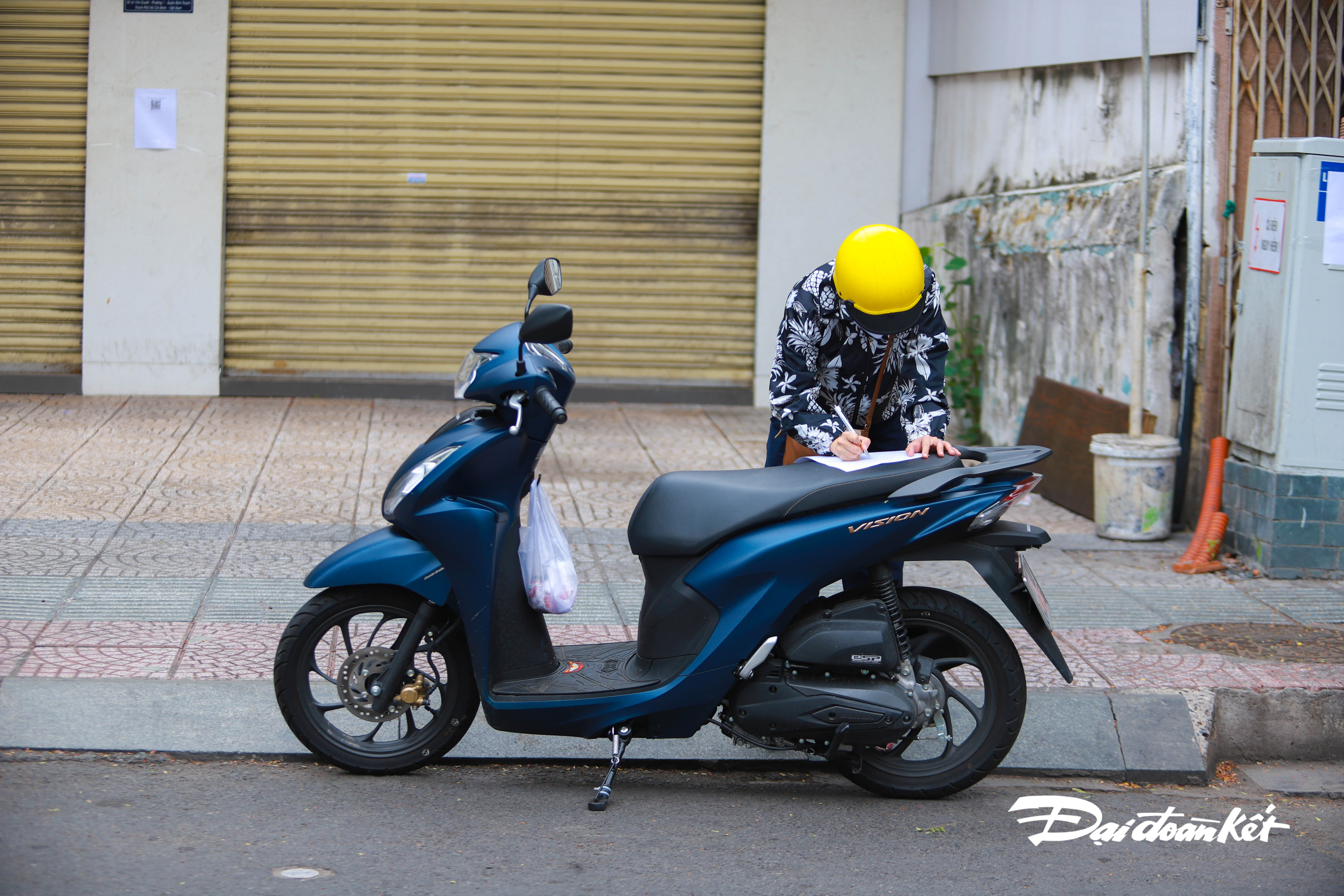 anh-nguoi-d226n-vat-va-khai-b225o-di-bien-dong-d226n-cu39_16.jpg
