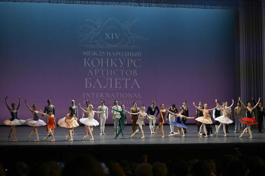 anh-nh224-h225t-bolshoi-c249ng-nhung-nghe-si-ballet-giua-dat-troi-moscow_16.jpeg