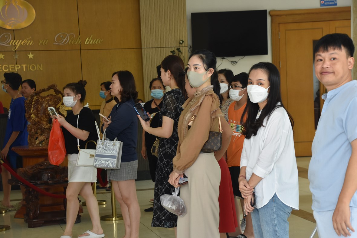 anh-nhung-39chien-si-nh23739-bin-rin-chia-tay-cha-me-buoc-v224o-hoc-ky-qu226n-doi_9.jpg anh-nhung-39chien-si-nh23739-bin-rin-chia-tay-cha-me-buoc-v224o-hoc-ky-qu226n-doi_9.jpg