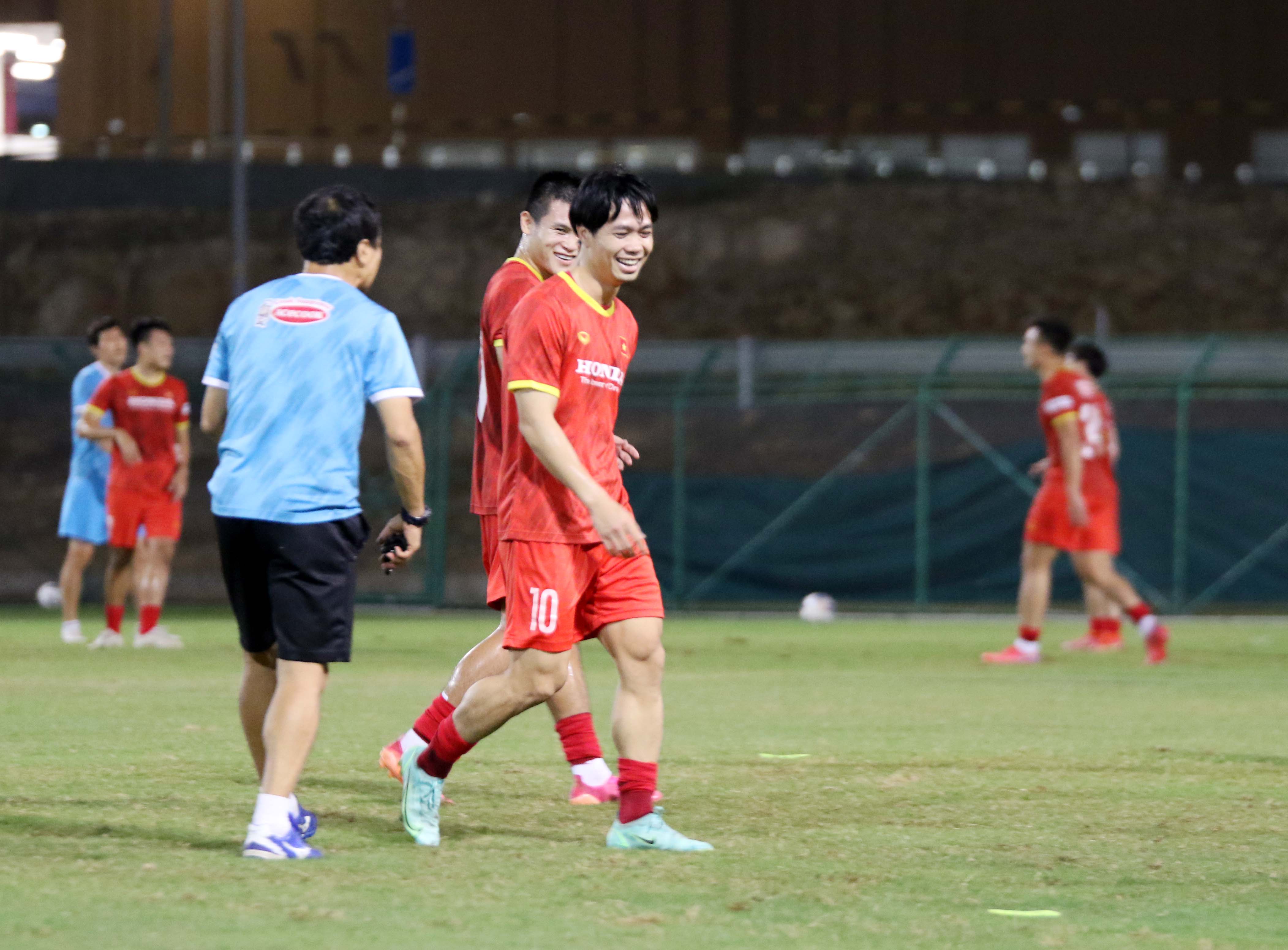 anh-que-ngoc-hai-chan-thuong-v236-mat-s226n-cua-oman-qu225-xau_7.jpg anh-que-ngoc-hai-chan-thuong-v236-mat-s226n-cua-oman-qu225-xau_7.jpg