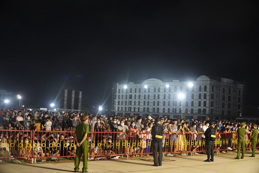 anh-sam-son-ch236m-trong-bien-nguoi_17.jpg anh-sam-son-ch236m-trong-bien-nguoi_17.jpg