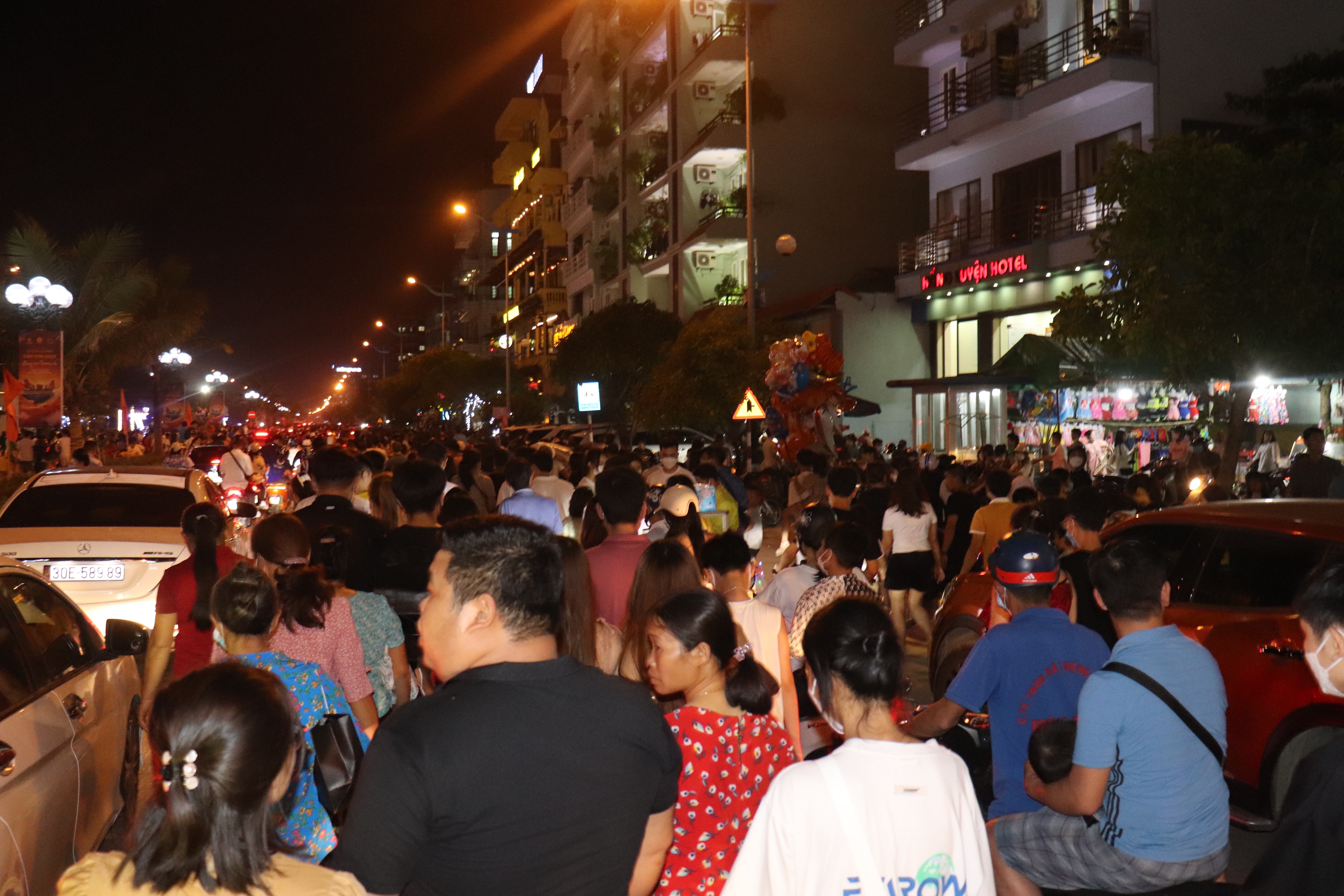 anh-sam-son-ch236m-trong-bien-nguoi_6.jpg anh-sam-son-ch236m-trong-bien-nguoi_6.jpg