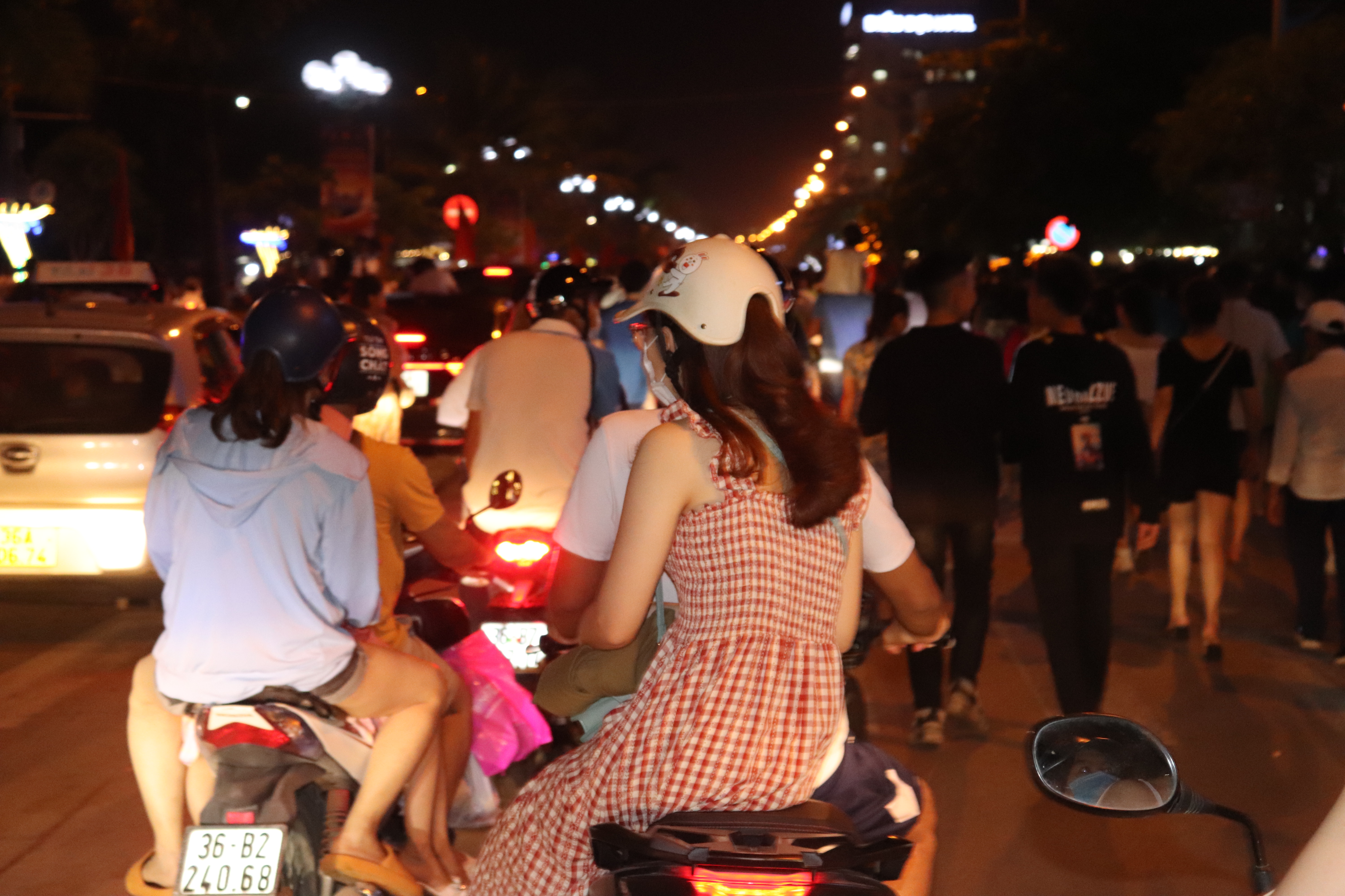 anh-sam-son-ch236m-trong-bien-nguoi_9.jpg anh-sam-son-ch236m-trong-bien-nguoi_9.jpg