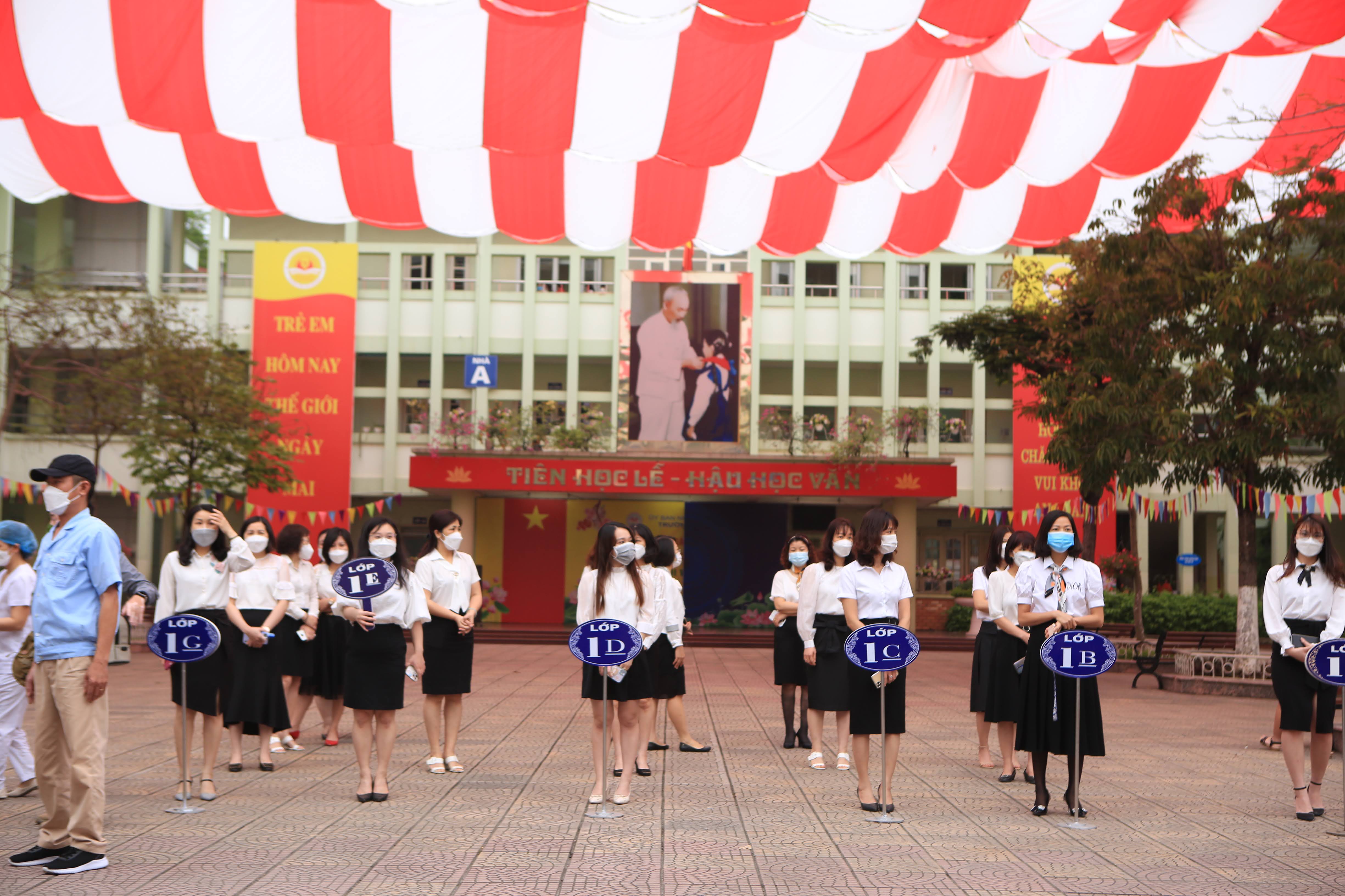anh-sau-gan-1-nam-hoc-online-hoc-sinh-h224-noi-h225o-huc-ng224y-den-truong_3.jpg anh-sau-gan-1-nam-hoc-online-hoc-sinh-h224-noi-h225o-huc-ng224y-den-truong_3.jpg