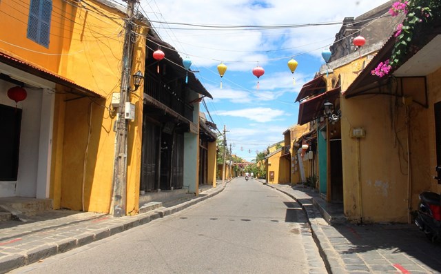 anh-tp-hoi-an-vang-tanh-trong-ng224y-dau-gi227n-c225ch_3.jpg anh-tp-hoi-an-vang-tanh-trong-ng224y-dau-gi227n-c225ch_3.jpg