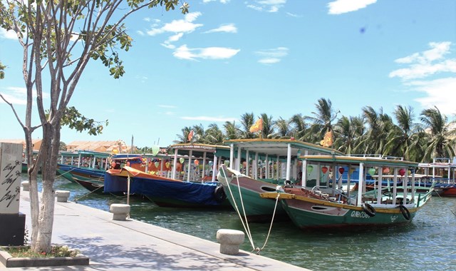 anh-tp-hoi-an-vang-tanh-trong-ng224y-dau-gi227n-c225ch_6.jpg anh-tp-hoi-an-vang-tanh-trong-ng224y-dau-gi227n-c225ch_6.jpg