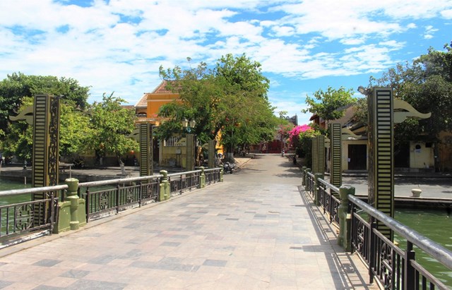 anh-tp-hoi-an-vang-tanh-trong-ng224y-dau-gi227n-c225ch_7.jpg anh-tp-hoi-an-vang-tanh-trong-ng224y-dau-gi227n-c225ch_7.jpg