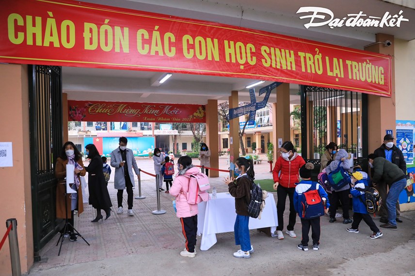 anhh224-noi-hoc-sinh-lop-1-lan-dau-ti234n-duoc-den-truong_1.jpg anhh224-noi-hoc-sinh-lop-1-lan-dau-ti234n-duoc-den-truong_1.jpg
