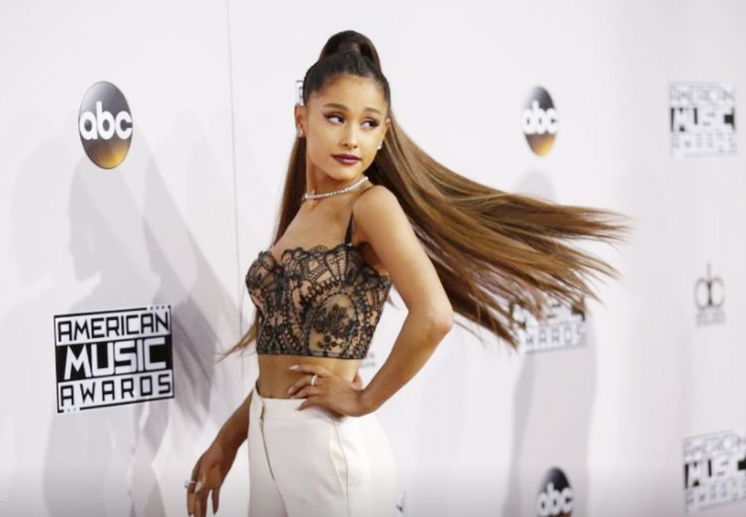 Ariana Grande giải quyết êm vụ kiện cô đạo nhạc