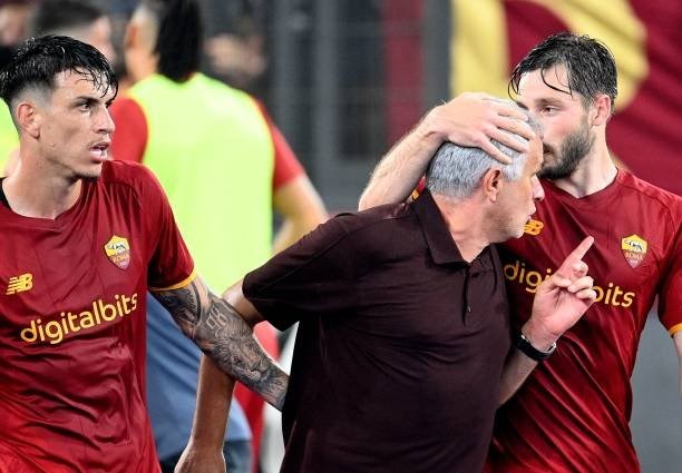 as-roma-thang-th243t-tim-hlv-mourinho-d243n-hai-cot-moc-vi-dai_4.jpg