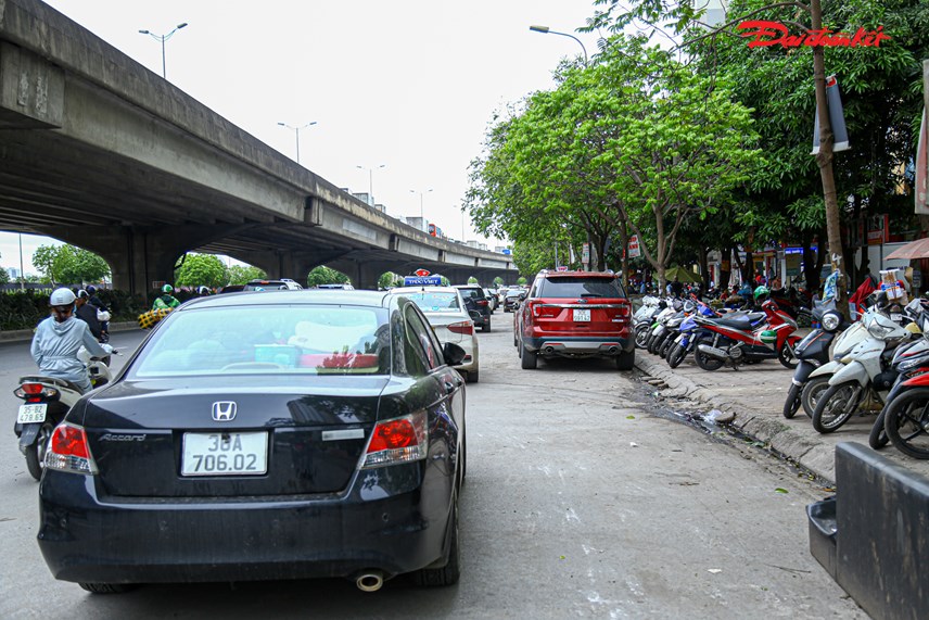 b227i-xe-tu-ph225t-39khung39-ngang-nhi234n-lan-chiem-l242ng-duong_5.jpg