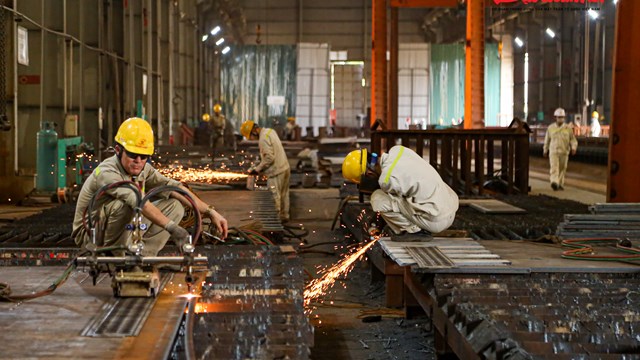 Bên trong nhà máy thép thi công dự án cầu vượt thép Chùa Bộc - Phạm Ngọc Thạch 