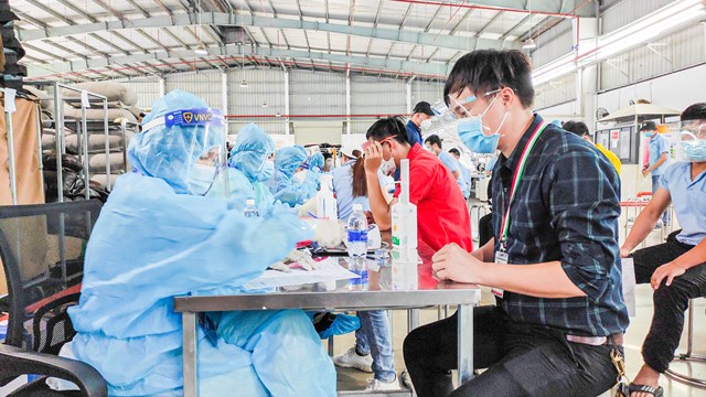 Bình Dương: Tiêm vaccine cho 50.000 công nhân tại các khu công nghiệp