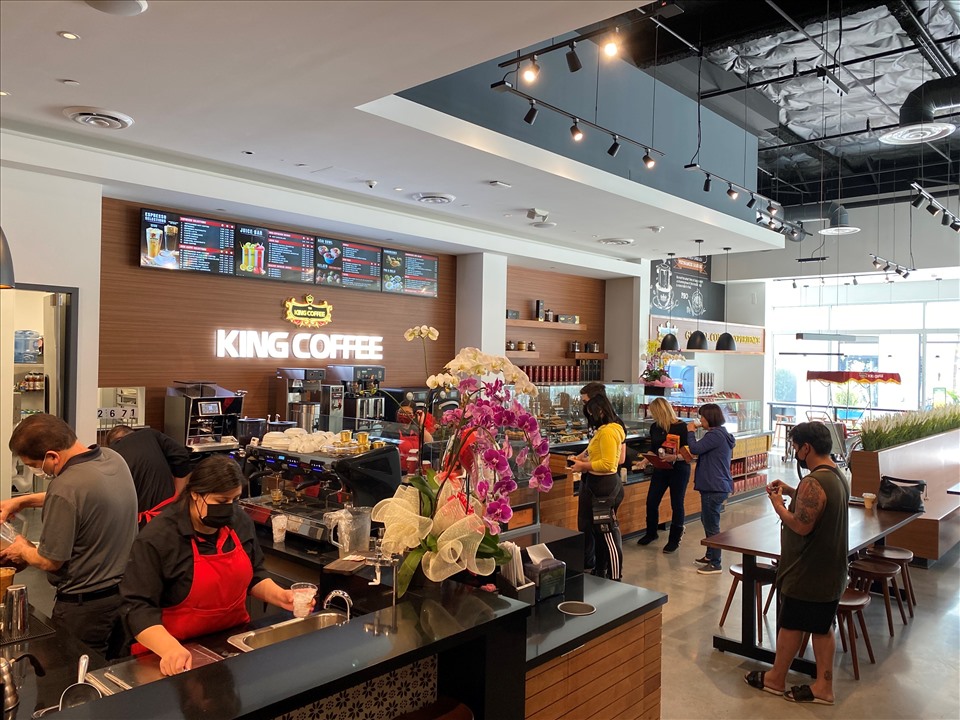 Bà Lê Hoàng Diệp Thảo mở quán cà phê King Coffee tại Mỹ