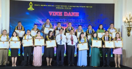 Bà Rịa - Vũng Tàu khen thưởng và vinh danh 18 doanh nhân, doanh nghiệp tiêu biểu trong năm 2022