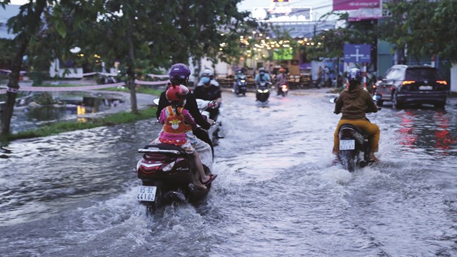 Bắc Bộ mưa rào rải rác và có nơi có dông, vùng biển gió giật mạnh