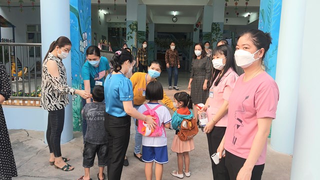 Bạc Liêu: Hàng ngàn trẻ mầm non hồ hởi tới trường sau 10 tháng 'nghỉ dịch '