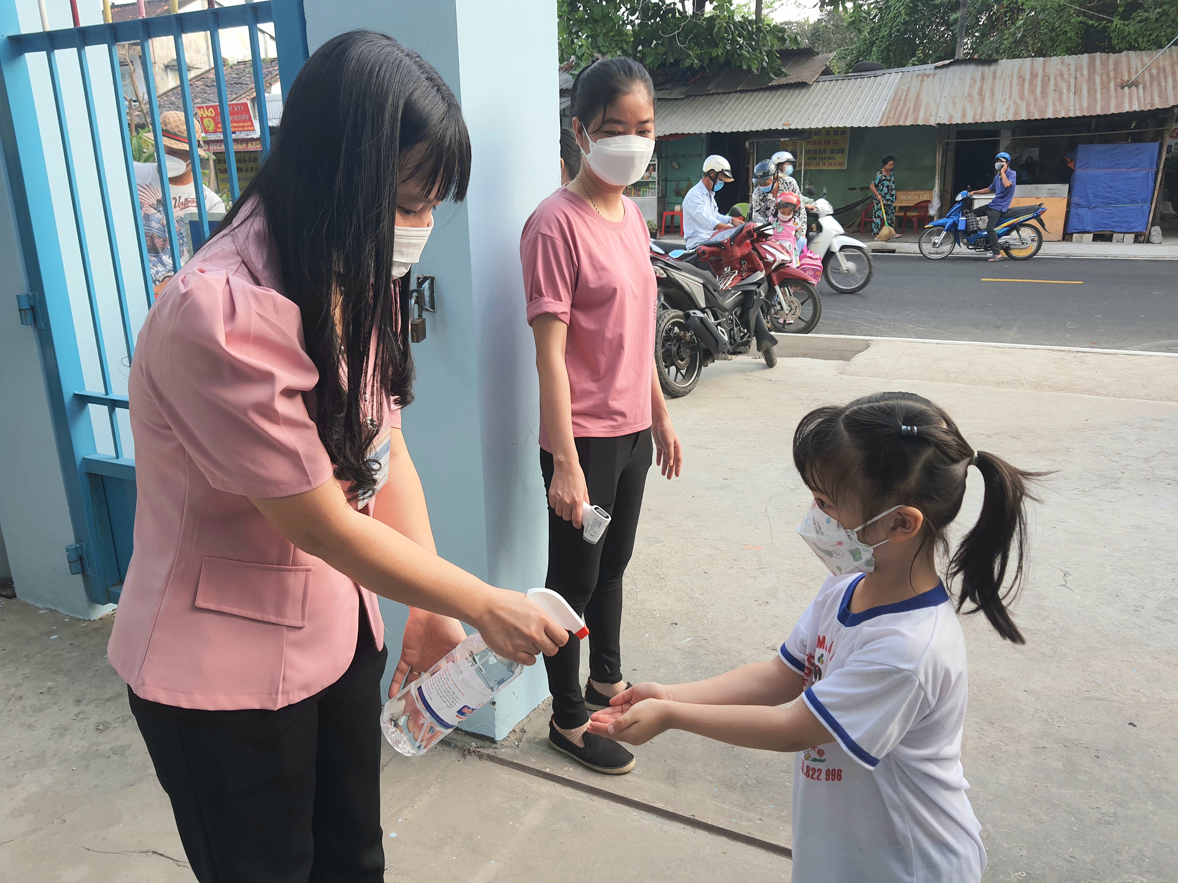bac-li234u-h224ng-ng224n-tre-mam-non-ho-hoi-toi-truong-sau-10-th225ng-39nghi-dich-39_4.jpg bac-li234u-h224ng-ng224n-tre-mam-non-ho-hoi-toi-truong-sau-10-th225ng-39nghi-dich-39_4.jpg
