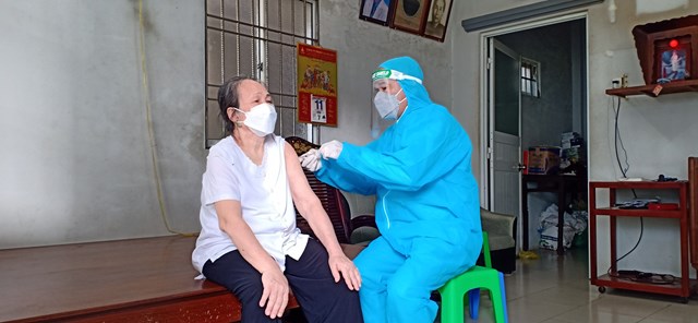 bac-li234u-ti234m-vaccine-tai-nh224-cho-nguoi-gi224-yeu_2.jpg bac-li234u-ti234m-vaccine-tai-nh224-cho-nguoi-gi224-yeu_2.jpg