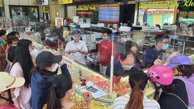 Bạc Liêu: Vàng, heo quay, cá lóc nướng... đắt hàng ngày vía Thần Tài