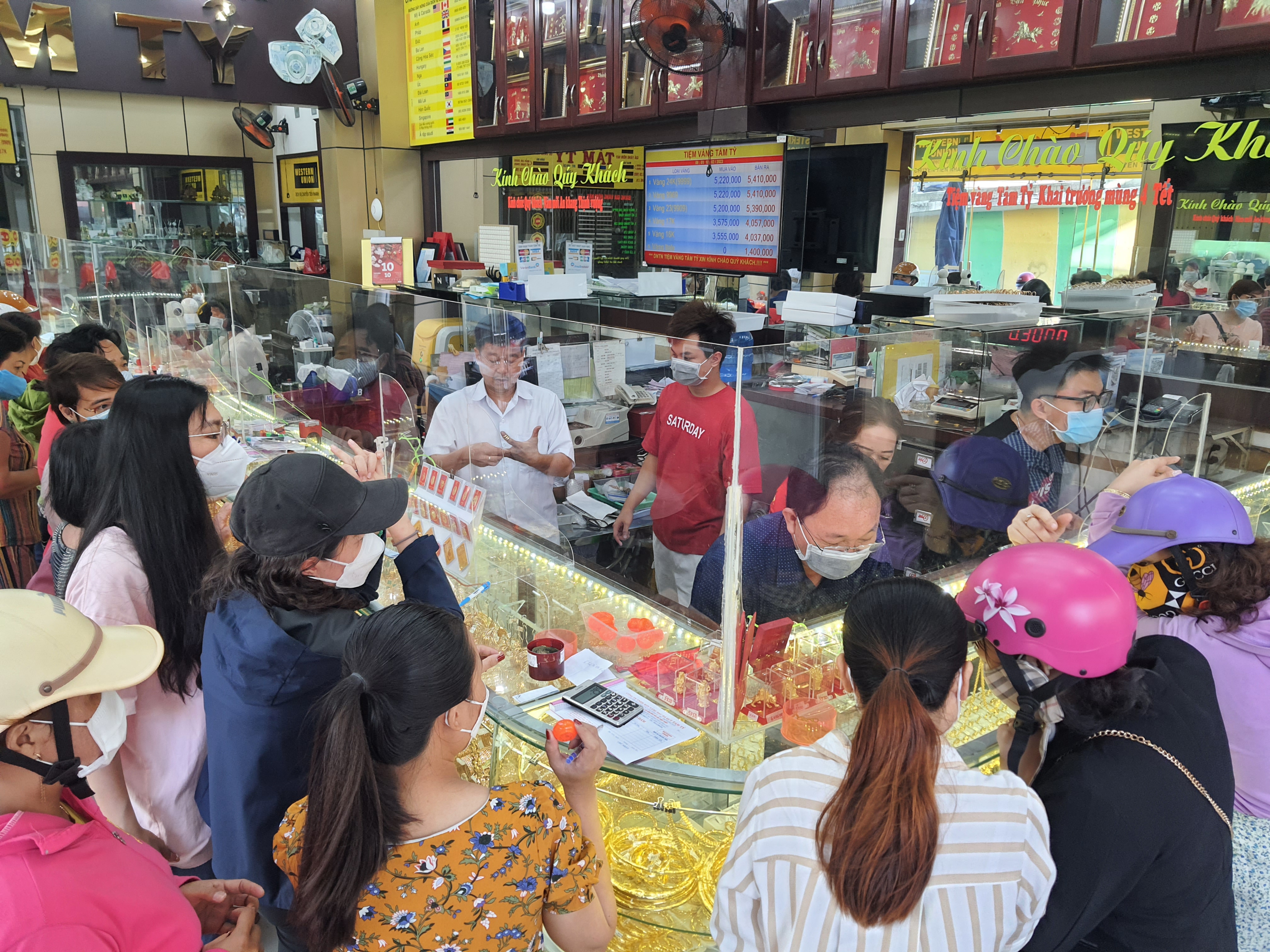 bac-li234u-v224ng-heo-quay-c225-l243c-nuong-dat-h224ng-ng224y-v237a-than-t224i_1.jpg bac-li234u-v224ng-heo-quay-c225-l243c-nuong-dat-h224ng-ng224y-v237a-than-t224i_1.jpg