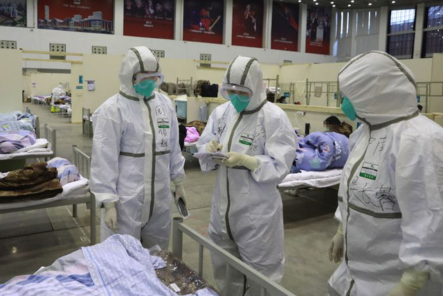 Bác sĩ tuyến đầu chống dịch và những khó khăn không kể xiết: Không thể ăn uống và nghỉ ngơi, nằm trên giường bệnh vẫn mong ngóng được hỗ trợ bệnh nhân - Ảnh 3. Bác sĩ tuyến đầu chống dịch và những khó khăn không kể xiết: Không thể ăn uống và nghỉ ngơi, nằm trên giường bệnh vẫn mong ngóng được hỗ trợ bệnh nhân - Ảnh 3.