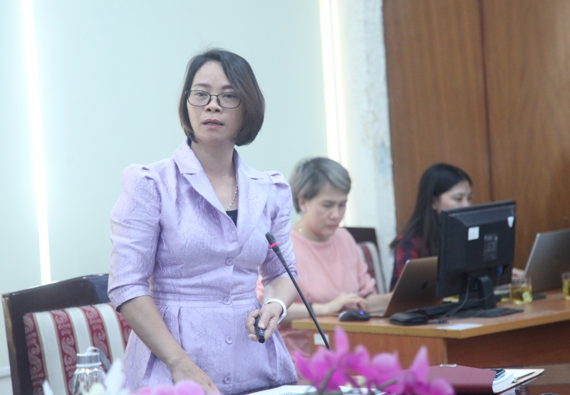 Bà Trần Thị Ngọc Linh - Phó Chi Cục trưởng, Chi cục kiểm soát ô nhiễm môi trường miền Bắc, Cục Kiểm soát ô nhiễm môi trường chia sẻ tại Hội thảo.