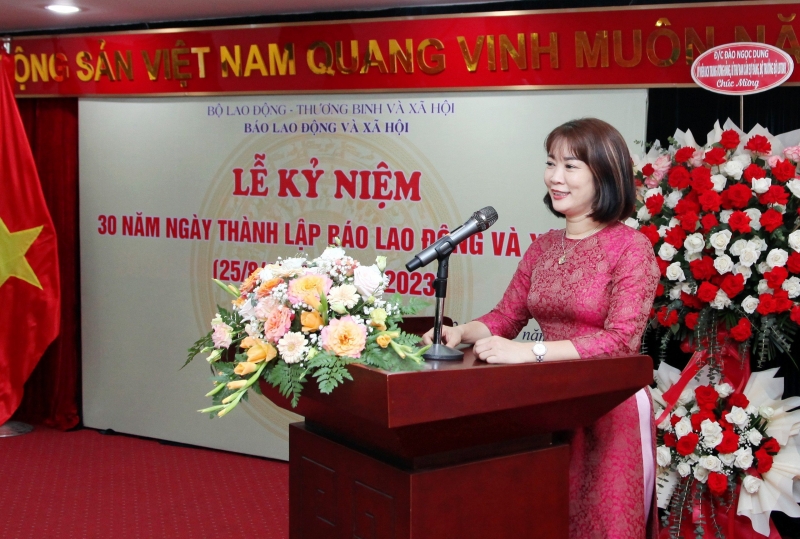 Phó Tổng biên tập Nguyễn Thu Hằng ôn lại chặng đường 30 năm xây dựng và phát triển của Báo Lao động và Xã hội