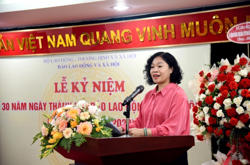 Bà Đàm Thị Minh Thu - Cục trưởng Cục Phòng chống tệ nạn xã hội chia sẻ những cảm nhận về Báo
