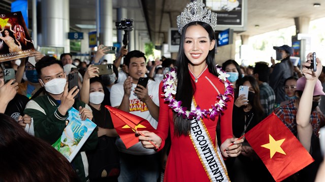 Bảo Ngọc trở về nước sau hai ngày đăng quang Hoa hậu Liên lục địa