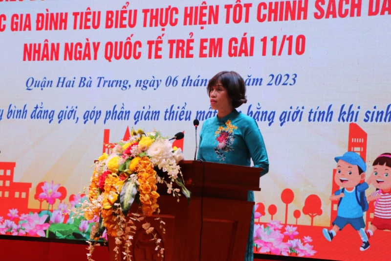 Bà Nguyễn Thị Thu Hiền, Phó Chủ tịch UBND quận Hai Bà Trưng phát biểu tại hội nghị.