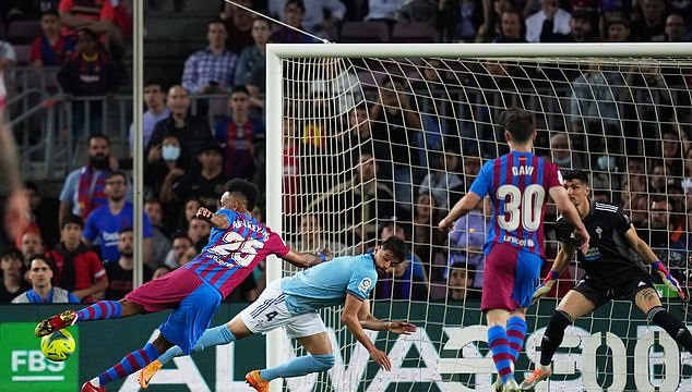 Barcelona giữ vững vị trí thứ hai ở vòng 36 La Liga