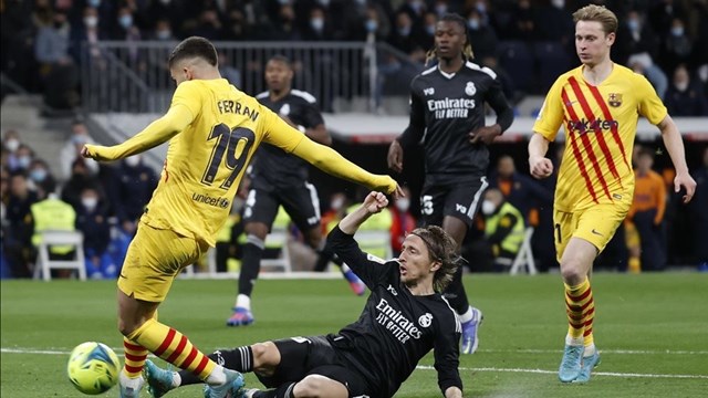 Barcelona thắng đậm Real Madrid