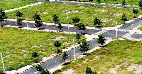 Bất động sản gặp khó, có chờ giá xuống bắt đáy?