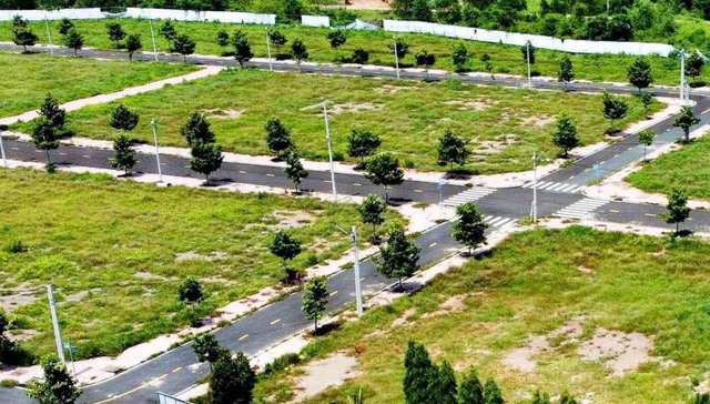 Bất động sản gặp khó, có chờ giá xuống bắt đáy? - Ảnh 1. Bất động sản gặp khó, có chờ giá xuống bắt đáy? - Ảnh 1.
