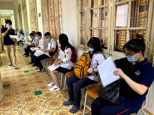 bat-ngo-voi-h224ng-tram-chi-ti234u-x233t-tuyen-bo-sung-o-c225c-truong-top-tr234n_1.jpg