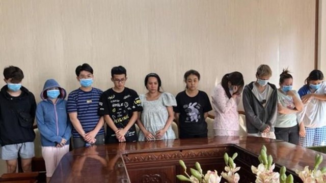 Bắt nhóm nhân viên ngân hàng 'rởm' lừa đảo hơn 1 tỷ đồng