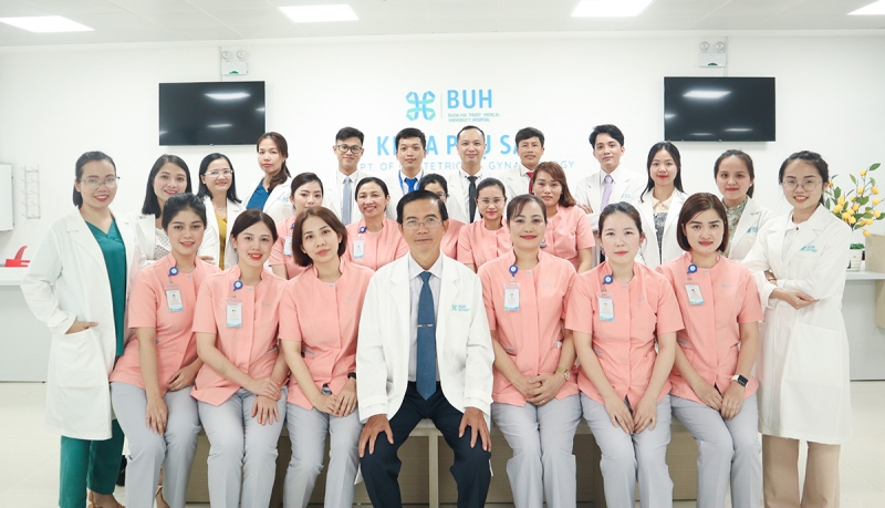 Bác sỹ, nhân viên Bệnh Viện Đại học Y Dược Buôn Ma Thuột tận tình chu đáo vì người bệnh