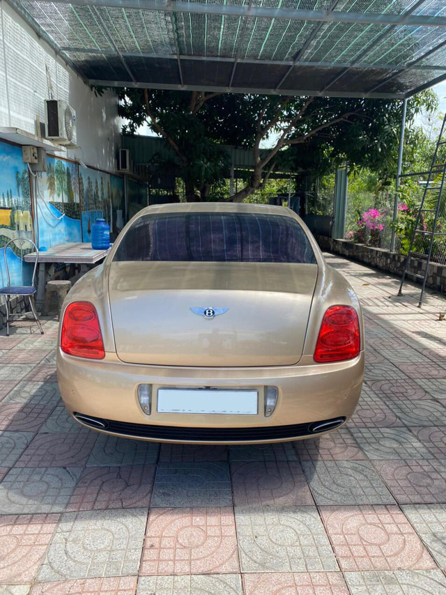 Bentley hết thời bán giá 1,9 tỷ đồng - Khi xe siêu sang rẻ ngang 2 xe cỏ - Ảnh 1. Bentley hết thời bán giá 1,9 tỷ đồng - Khi xe siêu sang rẻ ngang 2 xe cỏ - Ảnh 1.