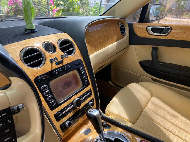 Bentley hết thời bán giá 1,9 tỷ đồng - Khi xe siêu sang rẻ ngang 2 xe cỏ - Ảnh 3. Bentley hết thời bán giá 1,9 tỷ đồng - Khi xe siêu sang rẻ ngang 2 xe cỏ - Ảnh 3.