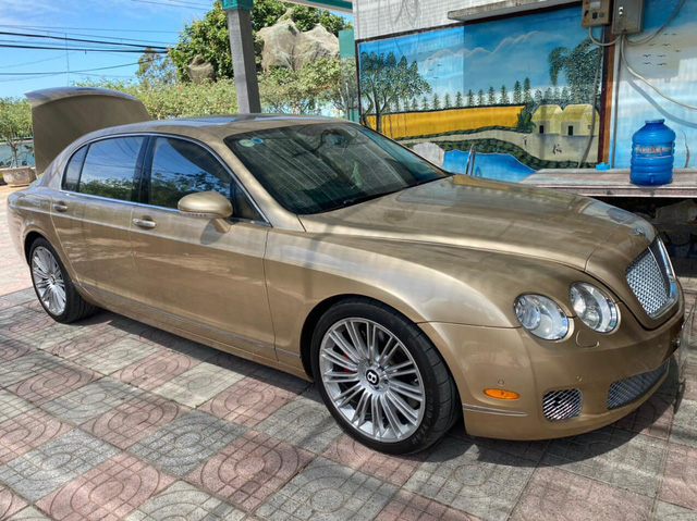Bentley hết thời bán giá 1,9 tỷ đồng - Khi xe siêu sang rẻ ngang 2 xe cỏ - Ảnh 4. Bentley hết thời bán giá 1,9 tỷ đồng - Khi xe siêu sang rẻ ngang 2 xe cỏ - Ảnh 4.