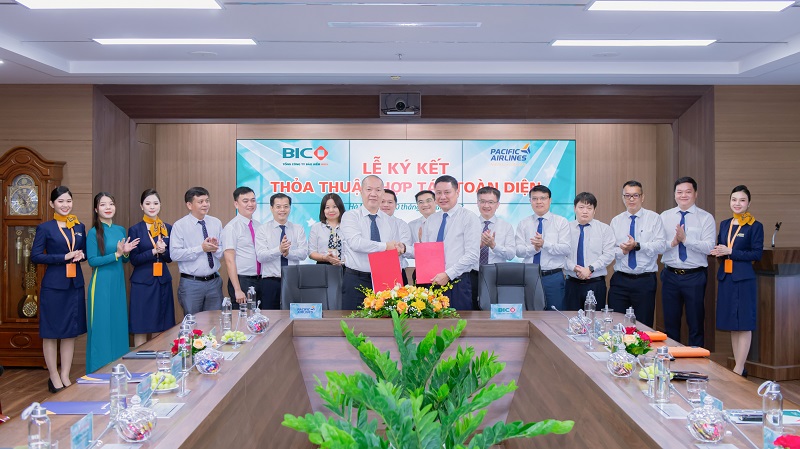 Đại diện Lãnh đạo BIC và Pacific Airlines ký kết thỏa thuận hợp tác toàn diện