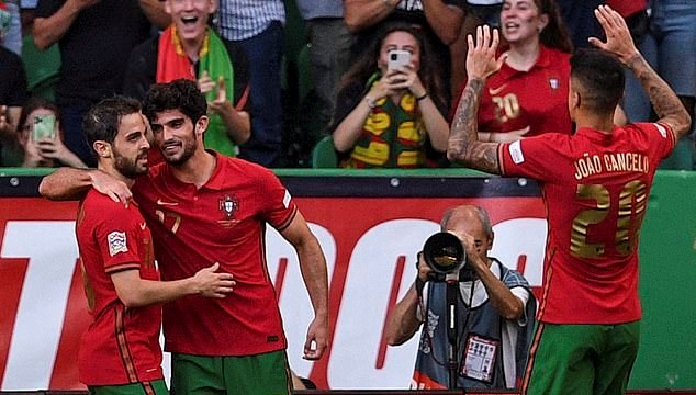 Bồ Đào Nha đứng đầu bảng 2 League A UEFA Nations League