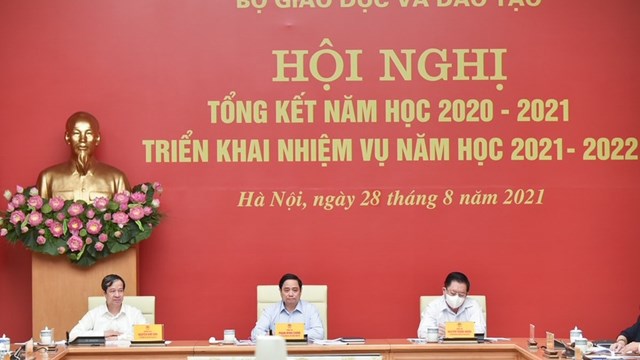 Bộ GDĐT kiến nghị tiêm vaccine, miễn giảm học phí cho học sinh