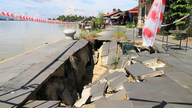 Bờ kè trăm tỷ bảo vệ phố cổ Hội An: Xuống cấp nghiêm trọng