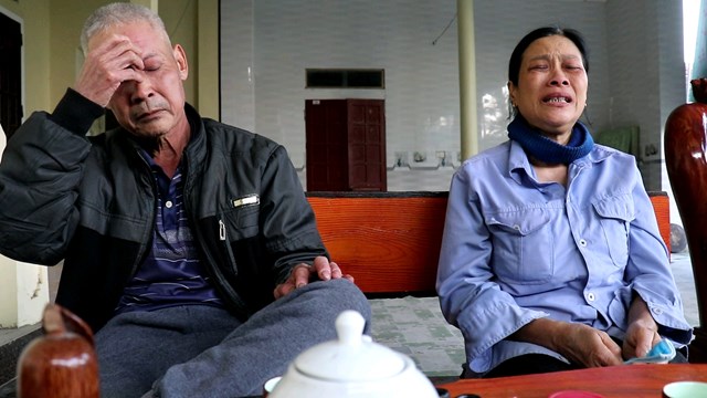 Bố mẹ ‘người hùng’ Trung Văn Nam bật khóc khi nhắc về con trai